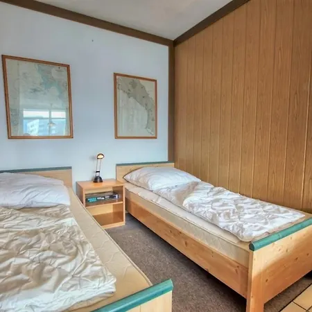 - Haus A, App 0a0208 *